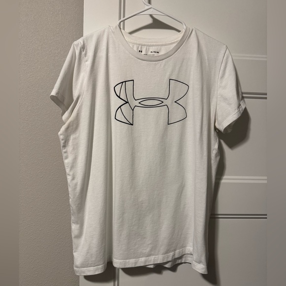 Bundle of 2 Under Armour Women’s Black Tee & White Tee - Picture 4 of 5